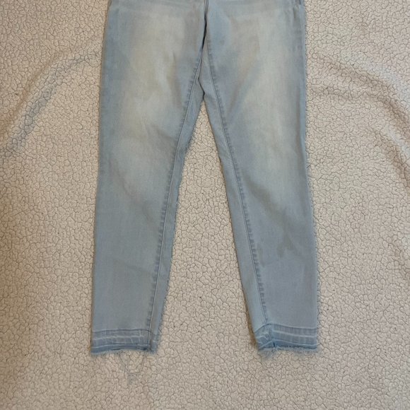 Aeropostale light wash cropped jeggings - womens size 6, light wash, distressed - Picture 4 of 4